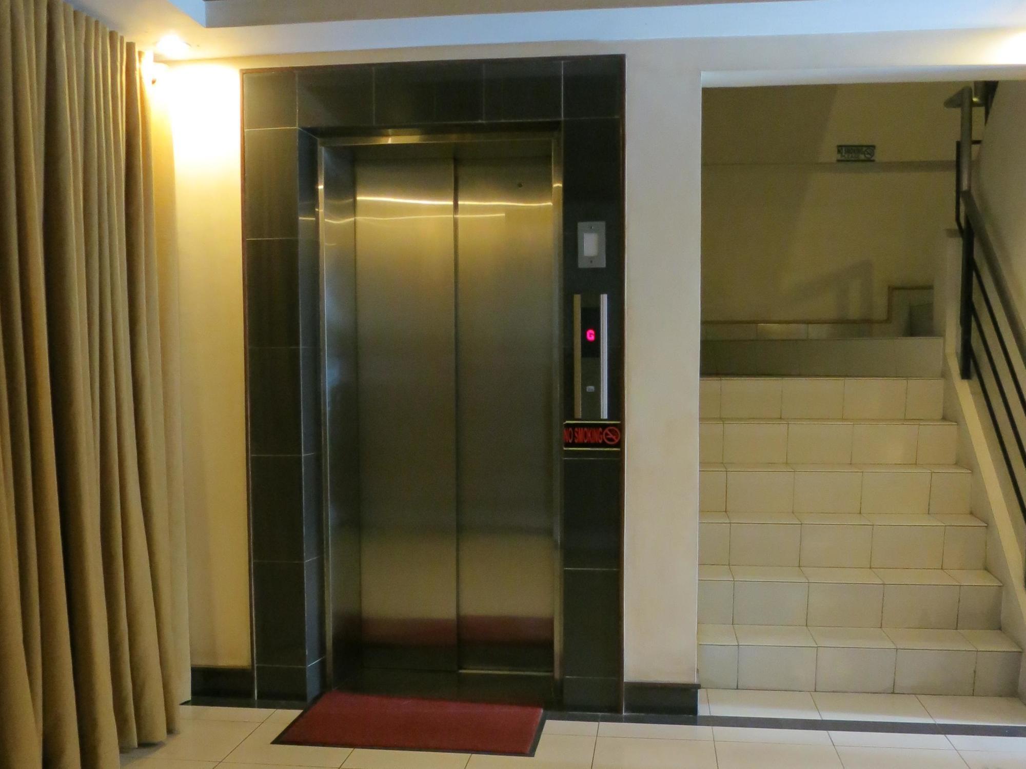 Alley 8 Makati Μακάτι Εξωτερικό φωτογραφία