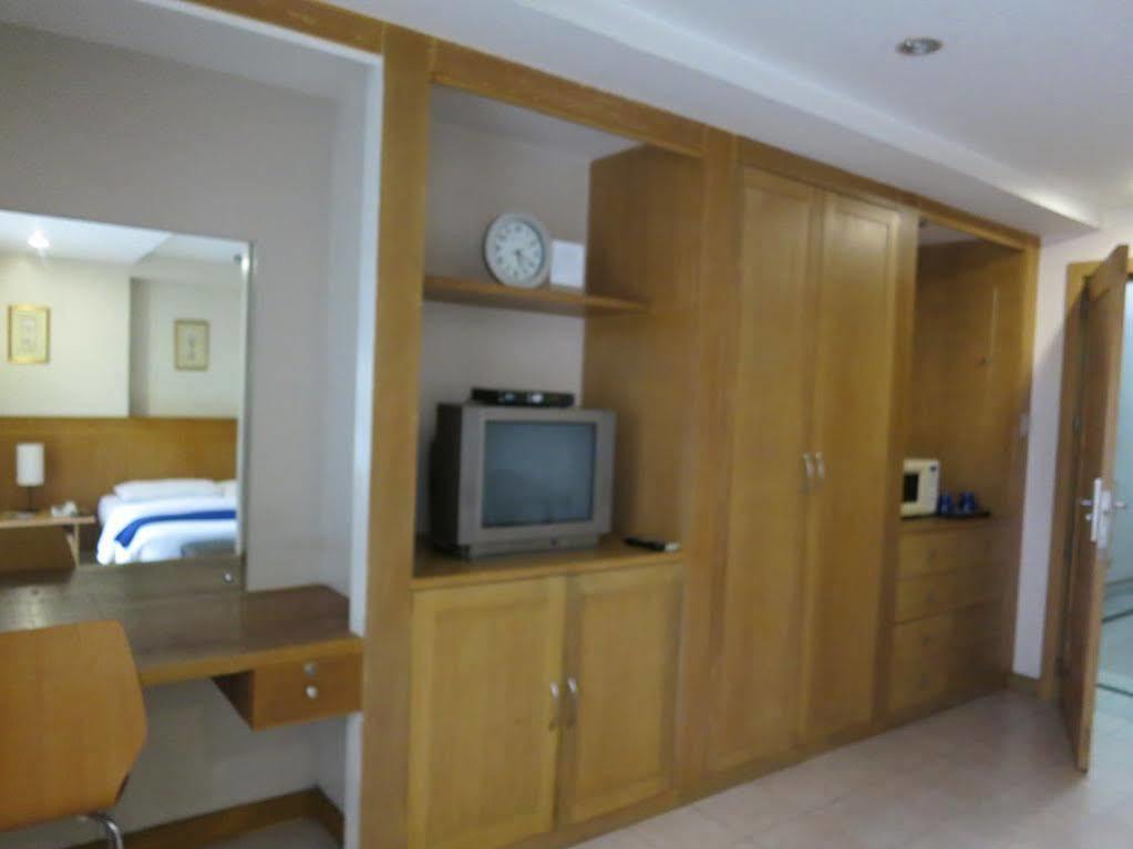 Alley 8 Makati Μακάτι Εξωτερικό φωτογραφία