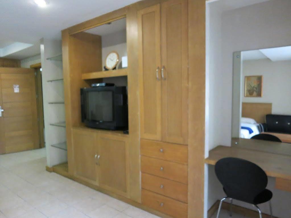 Alley 8 Makati Μακάτι Εξωτερικό φωτογραφία