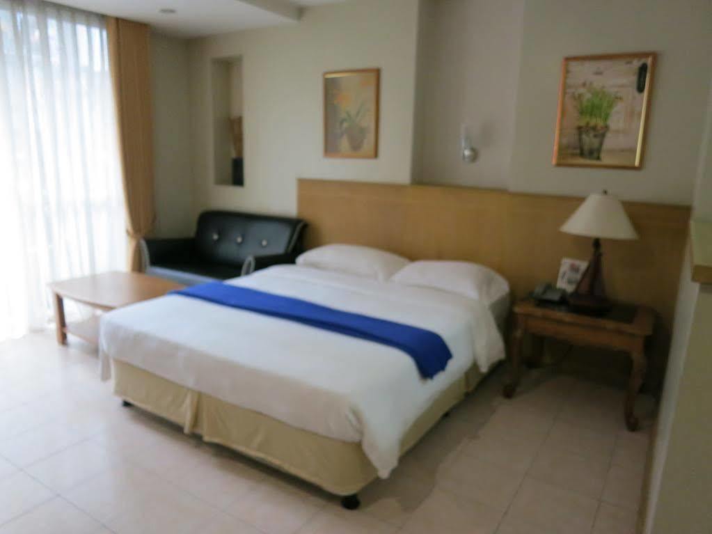 Alley 8 Makati Μακάτι Εξωτερικό φωτογραφία